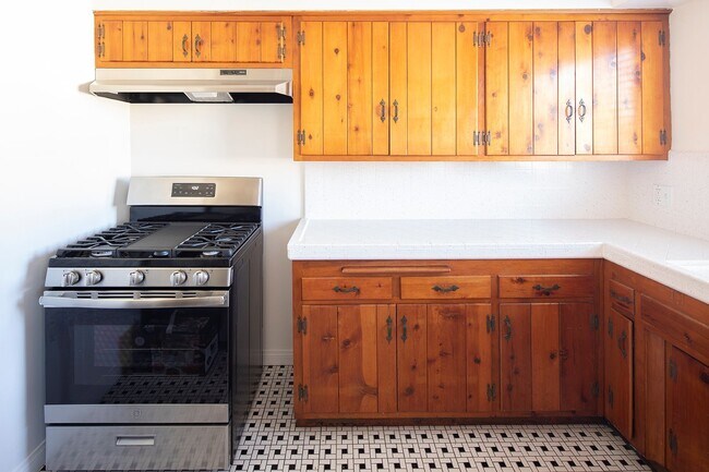 Building Photo - Spacious 2BR/1.5Bath Near North Park with ...