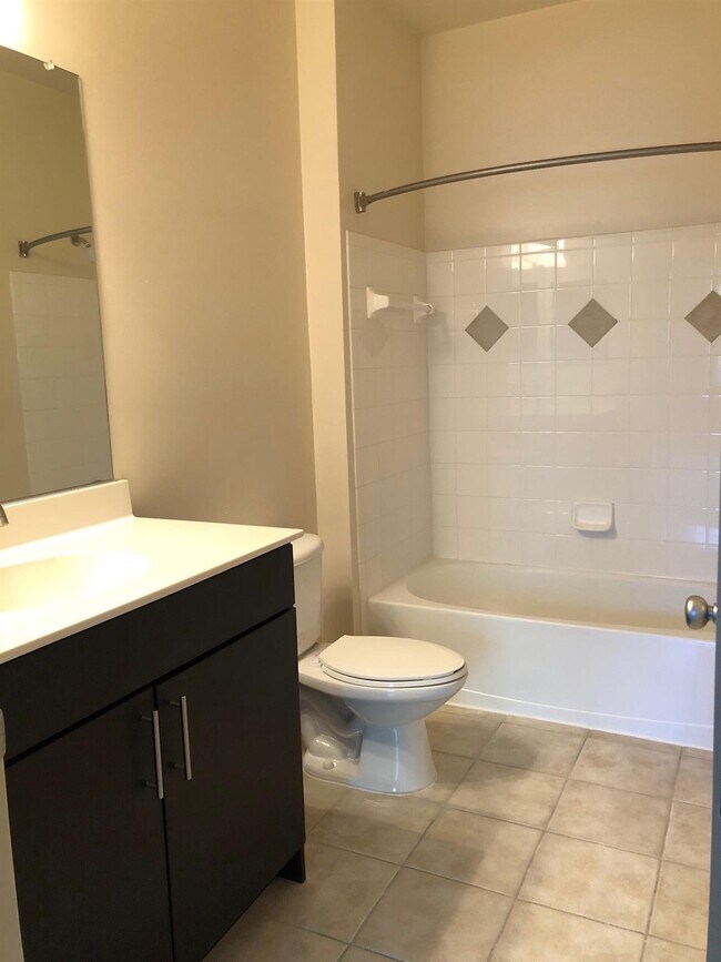 Building Photo - 4241 Summit Corner Dr