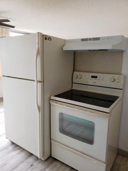 Building Photo - Century Park Plaza Condo - 1 bedroom, 1 bath, 1 parking - Avail 09/01/2026