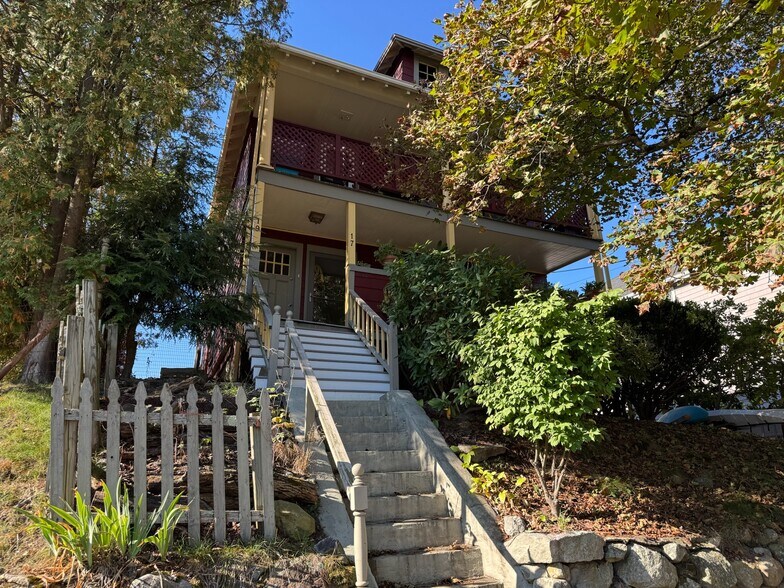Building Photo - 17 Lorne Rd