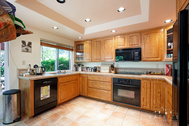 Building Photo - Beautiful twinhome in Village Park Encinitas.