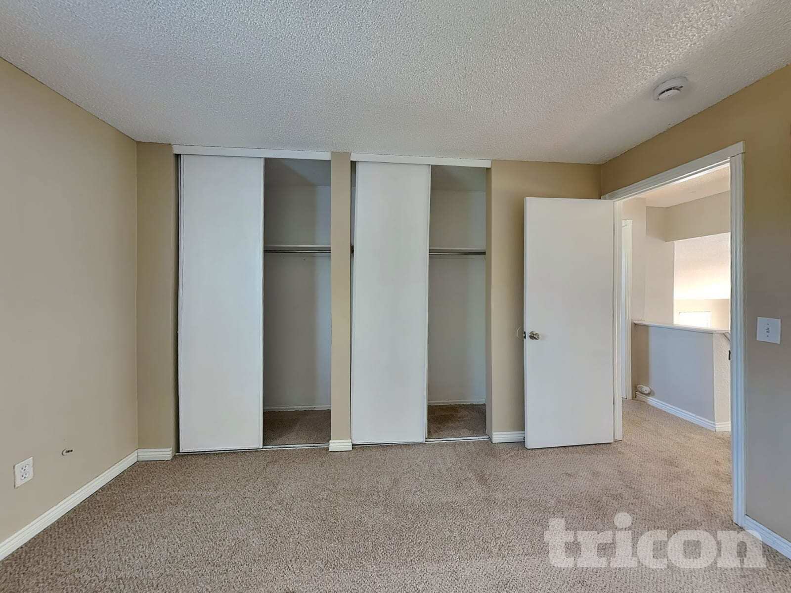 Building Photo - 5045 S Ventura St