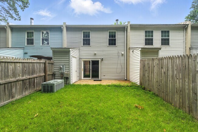 Building Photo - 39 Oneonta Drive Newport News VA 23602