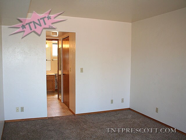 Building Photo - Townhome in Pine Creek Estates HOA