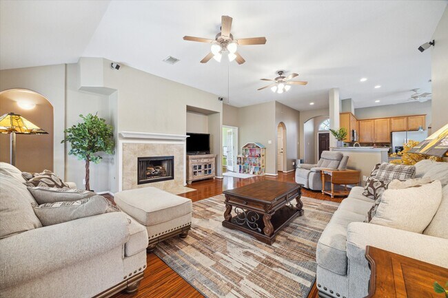 Building Photo - 18703 Summercliff Ln