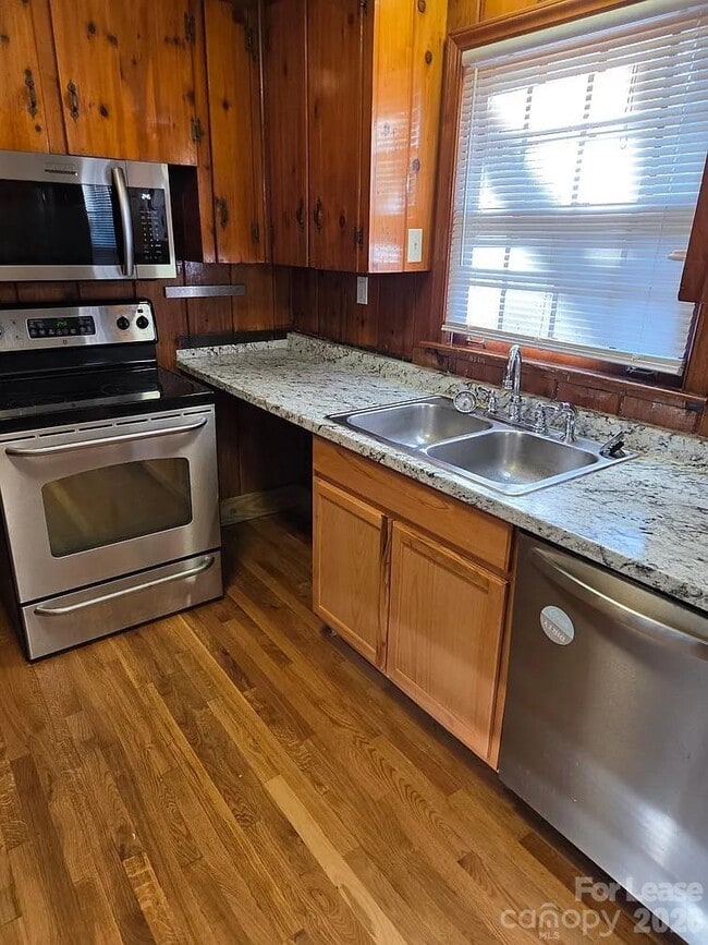 Building Photo - 4520 Holbrook Dr