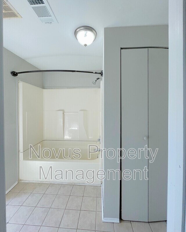 Building Photo - 135 Love St