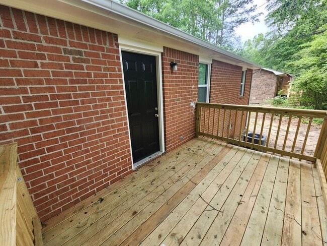 Building Photo - 709 W Creek Cir