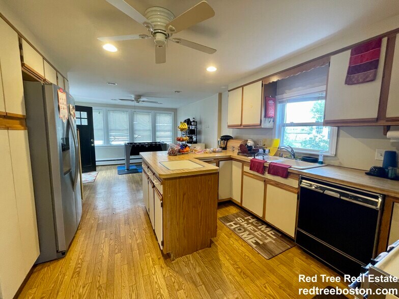 Building Photo - 83 Lexington St