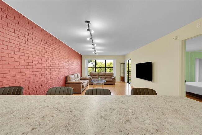Building Photo - 2304 S Cypress Bend Dr
