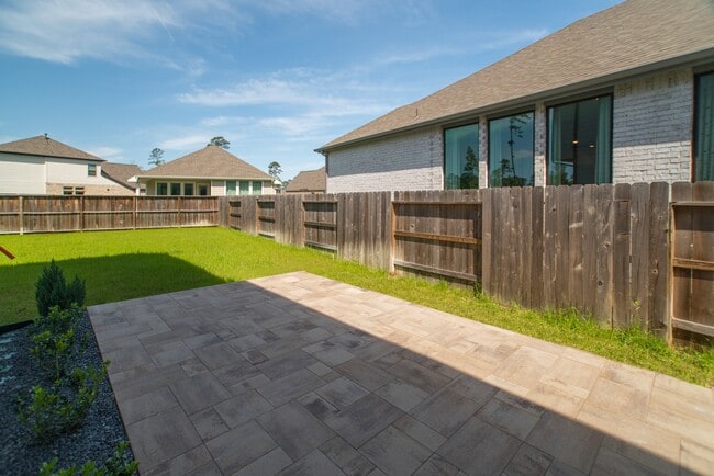 Building Photo - 438 Lake Day Dr