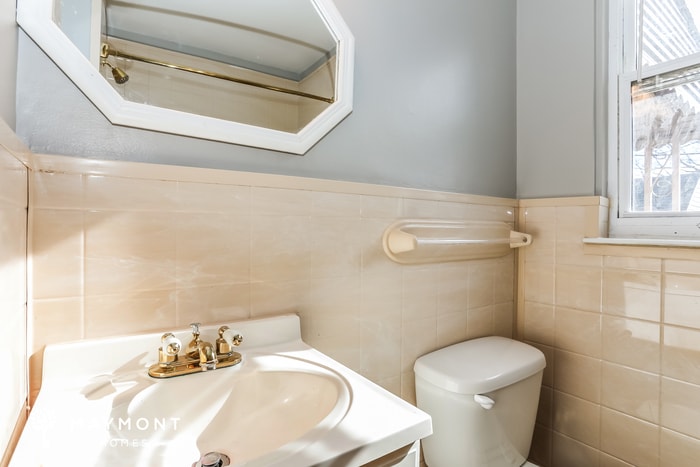 Building Photo - 5907 Winthrope Ave