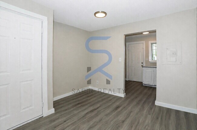 Building Photo - 2055 Alison Ct SW