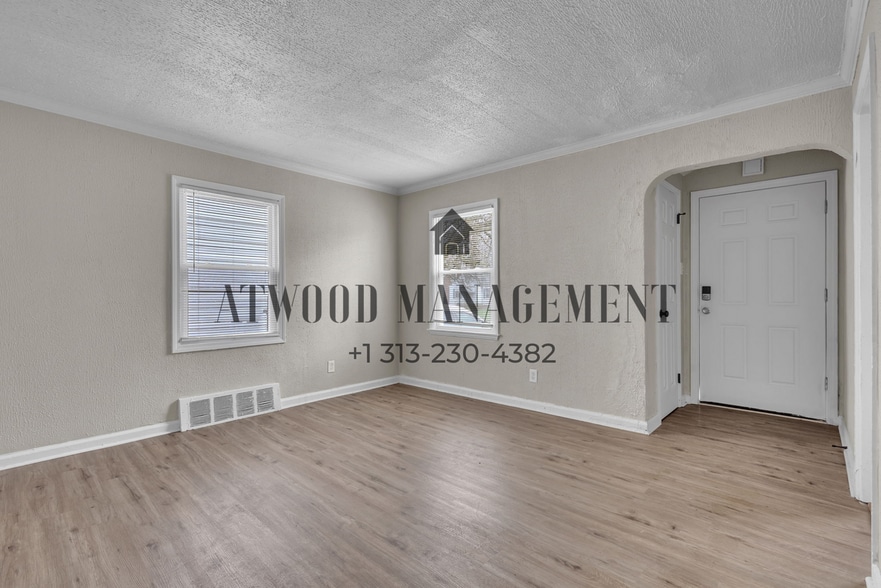 Building Photo - This beautifully updated 2-bedroom, 1-bath single-family home is ready for move-in!