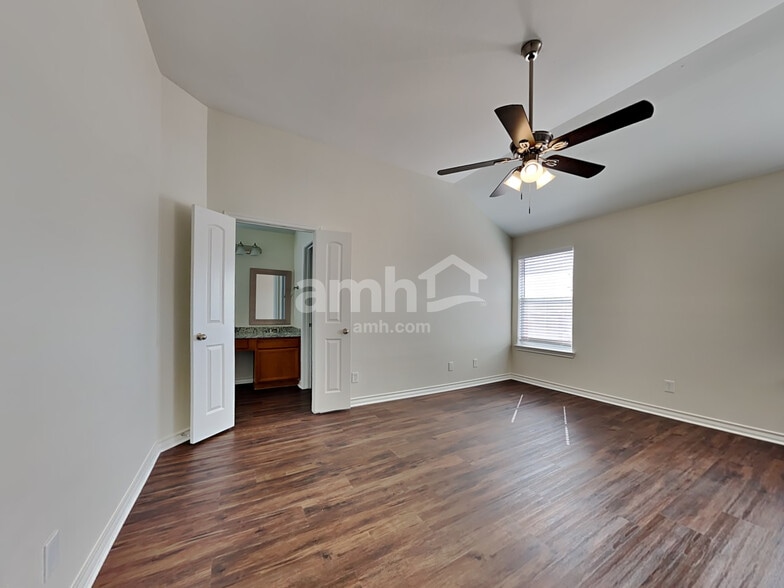Building Photo - 908 Mesa Vista Dr