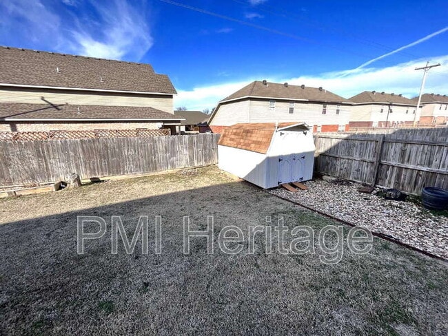 Building Photo - 3200 SW Windrift Ave