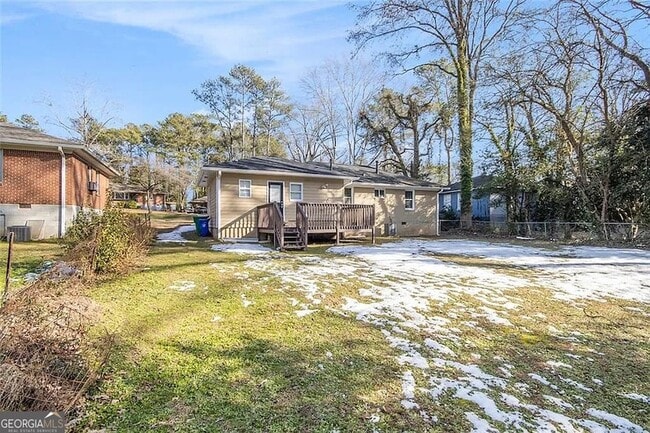 Building Photo - 2077 Rosewood Rd