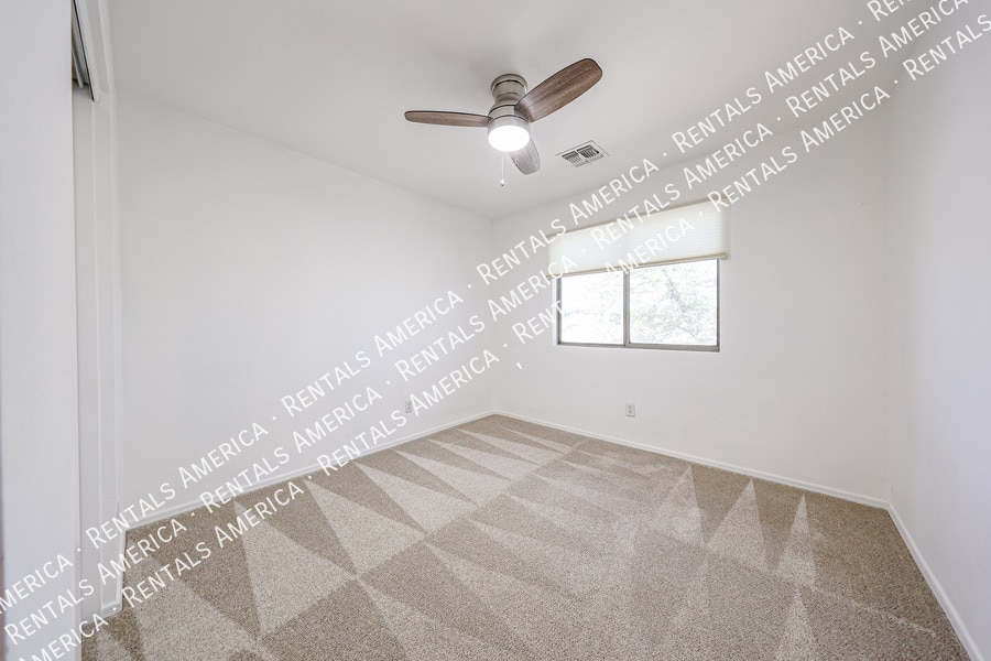 Building Photo - 13041 W Mauna Loa Ln