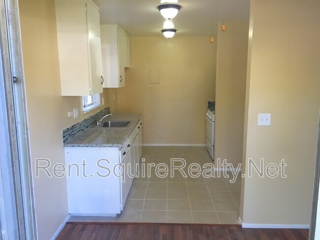 Building Photo - 256 Euclid Pl