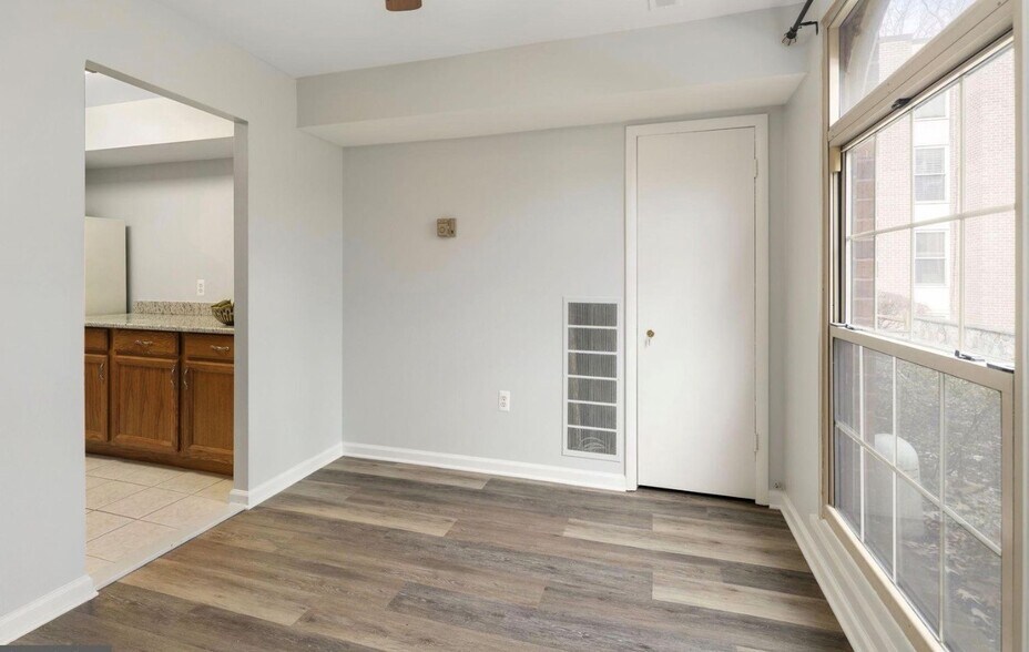 dining area / den - 3354 Woodburn Rd