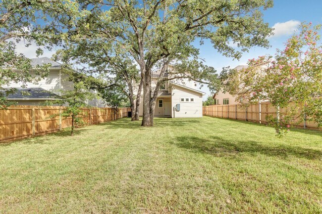 Building Photo - 311 Fairway Dr