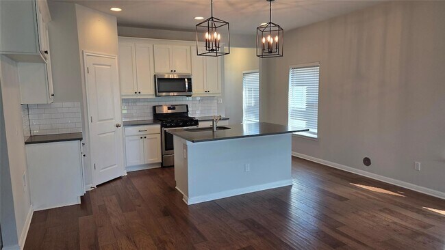 Building Photo - 209 Winding Hollow Ln