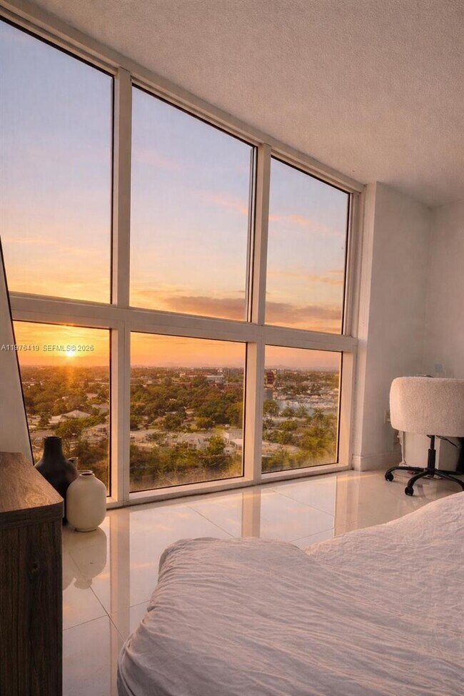 Building Photo - 1861 NW S River Dr