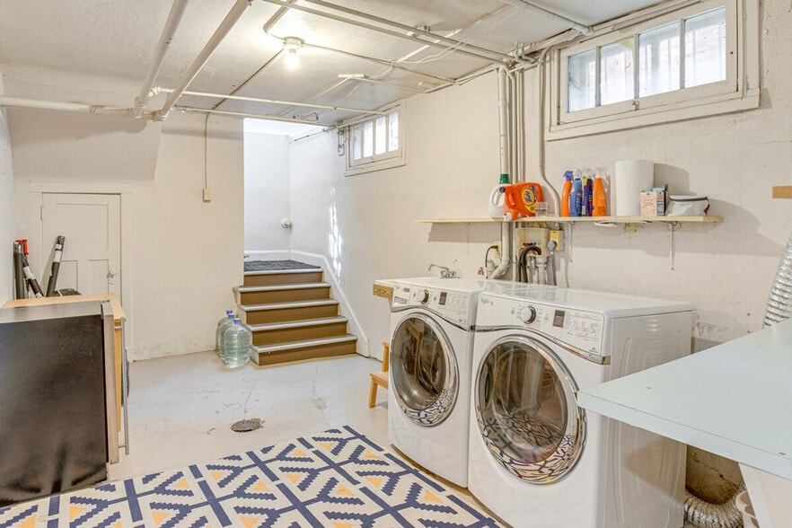 Building Photo - 757 Clayton St