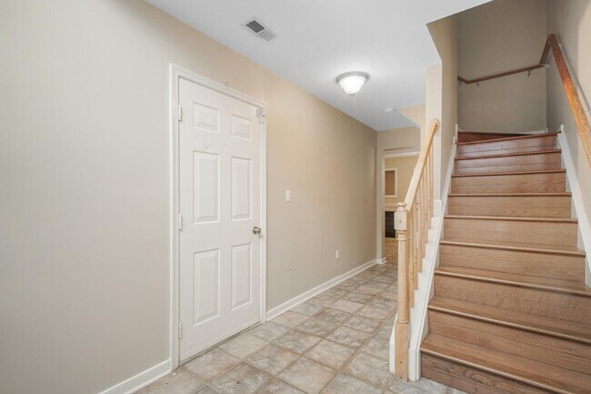 Building Photo - 405 Donelson Loop