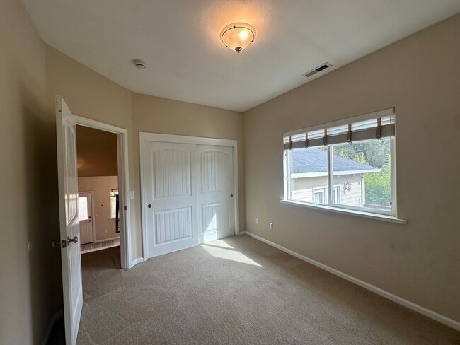 Building Photo - Home located in a gated Lakefront community with 3 swim areas & a boat dock