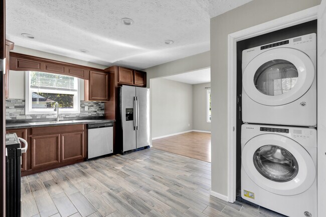 Building Photo - Donerail Way