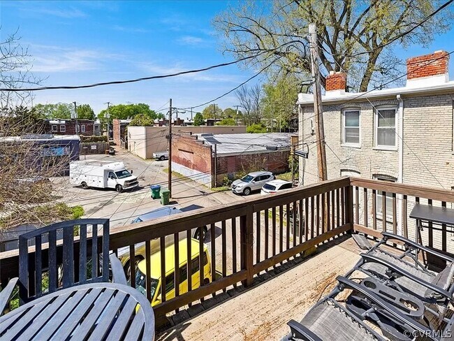 Building Photo - 16 S Stafford Ave