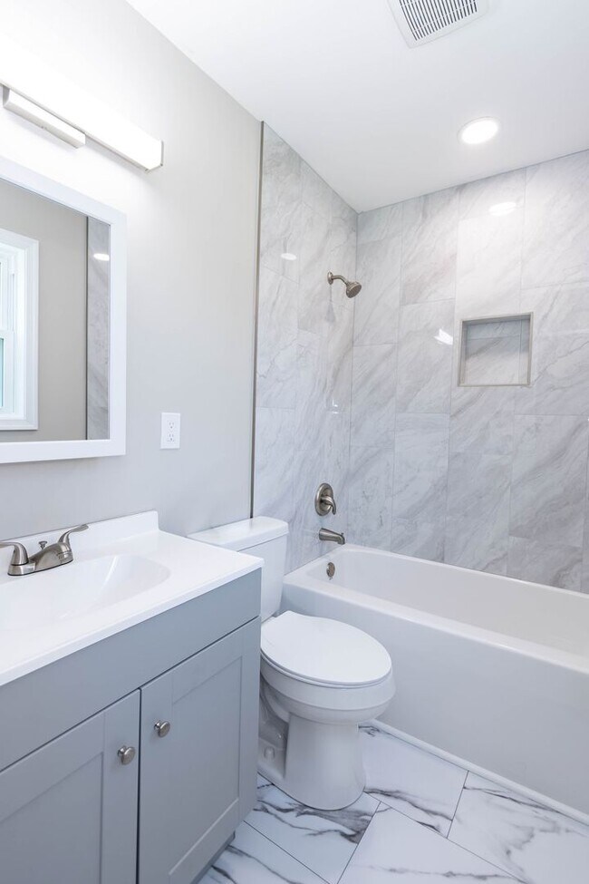 Building Photo - Renovated 3bdr 2bth rancher in the heart of Newport News