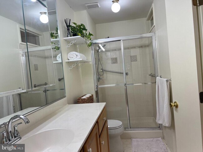 Building Photo - 9547 Fern Hollow Way