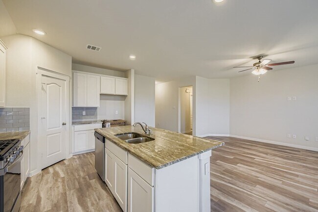 Building Photo - 6132 True Vine Rd