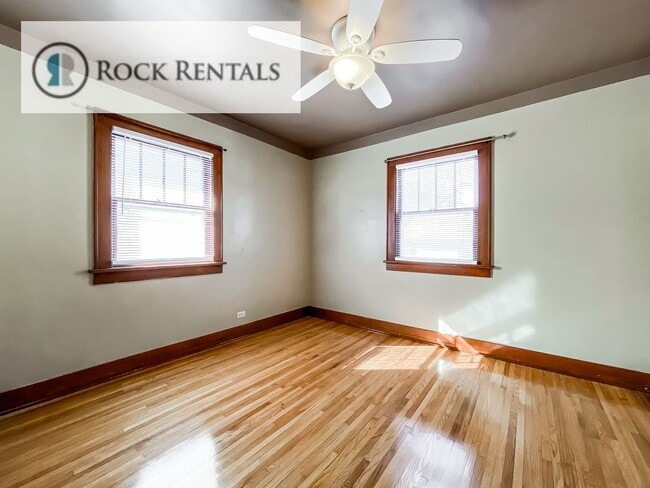 Building Photo - 2 Bed 1 Bath with Basement
