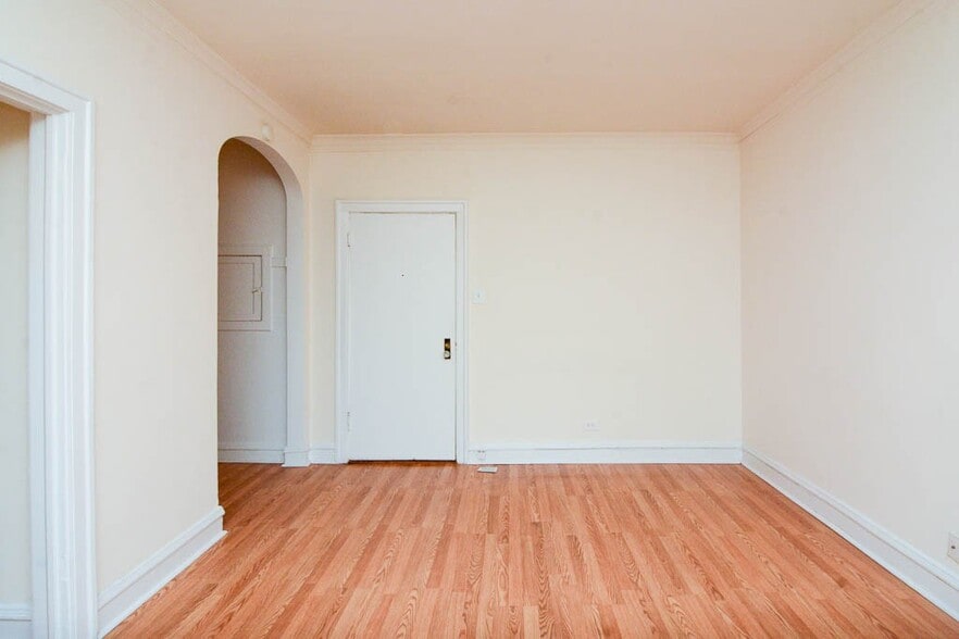 Building Photo - 2530 N Sawyer Ave