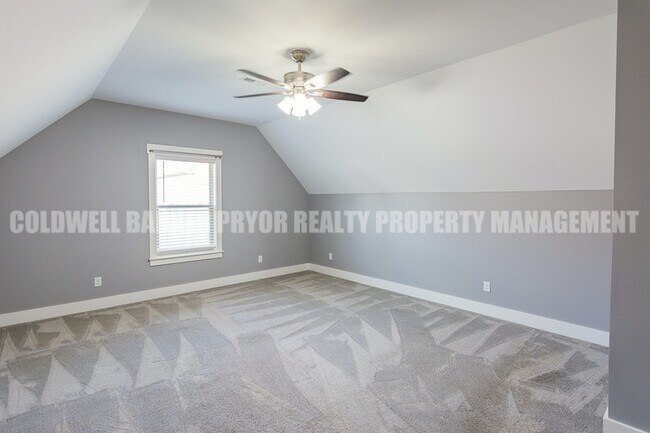 Building Photo - 9618 Shooting Star Cir