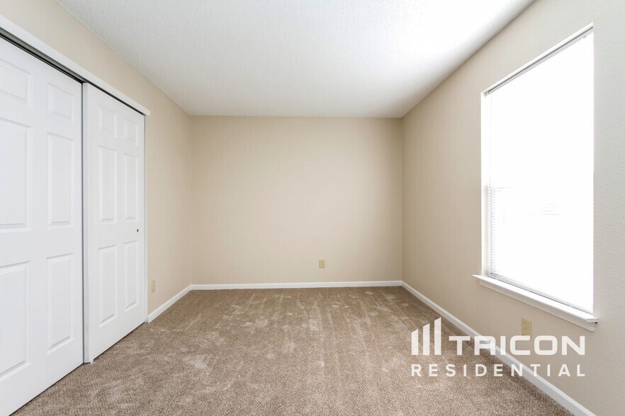 Building Photo - 2382 Westmere Dr