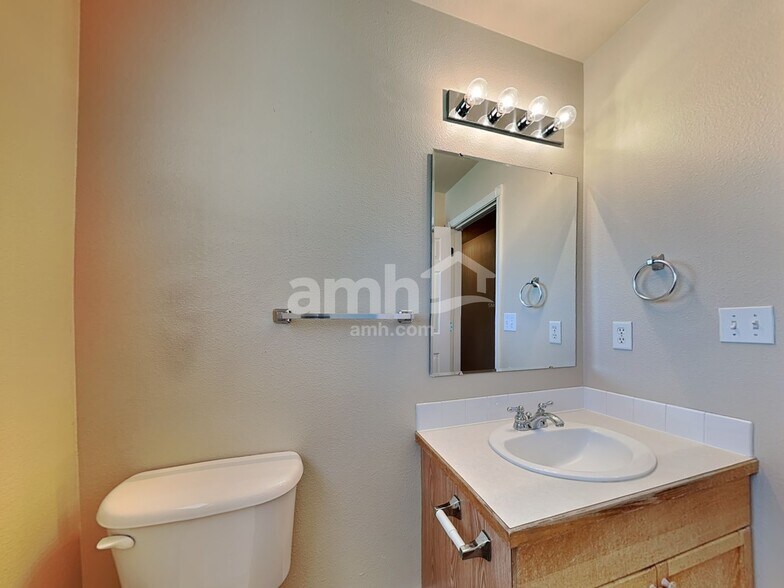 Building Photo - 584 N Nebula Ave
