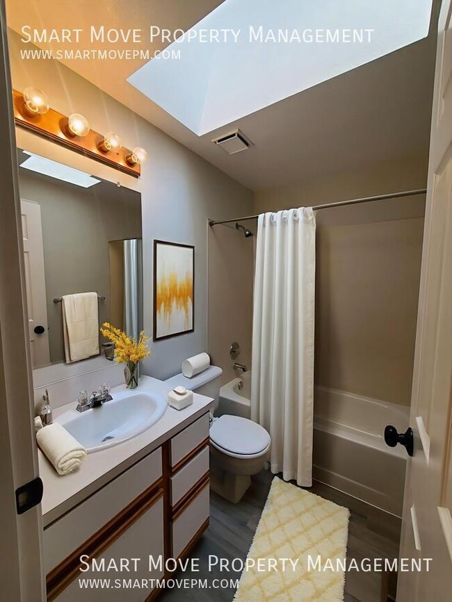 Building Photo - 2574 Sumac Ln