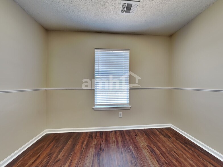 Building Photo - 223 Longleaf Cir