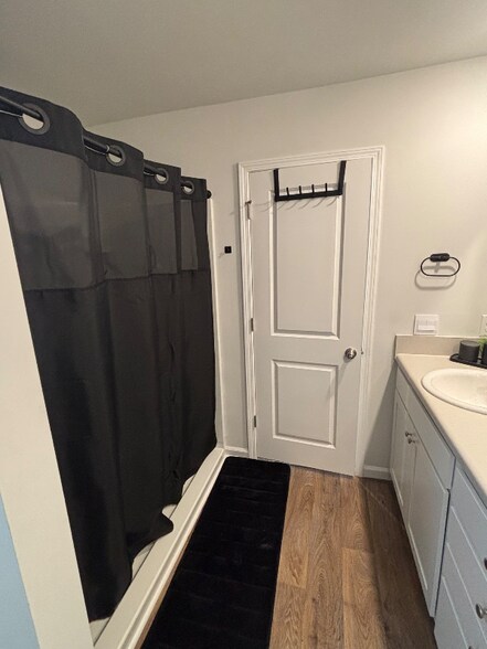 Building Photo - 125 E Sunrise Ln