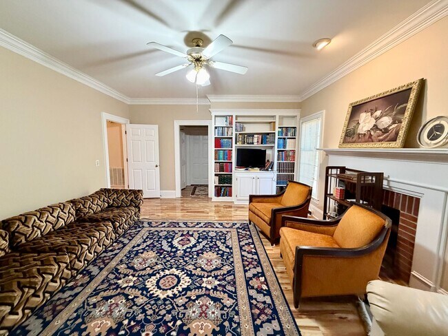 Building Photo - 525 Meadow Brook Dr