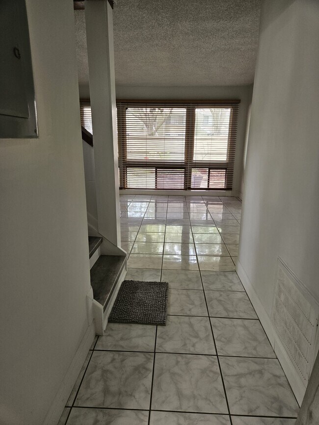 Building Photo - 5821 Windhover Dr