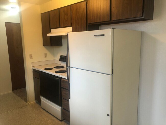 Building Photo - 3 bedroom, 1 bath house in Springfield!