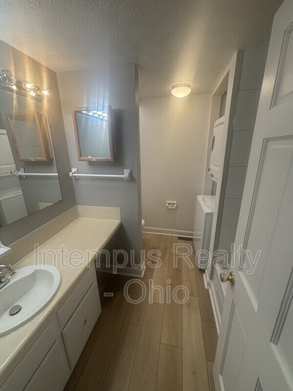 Building Photo - 10 King Arthur Ct