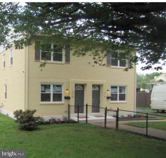 Building Photo - 9812 Main St