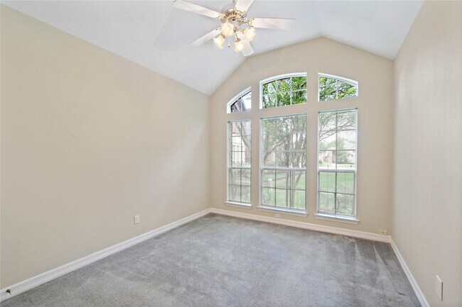 Building Photo - 6627 Queensclub Dr