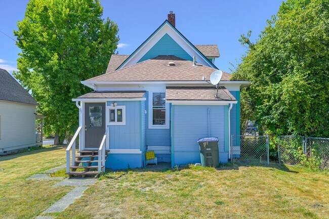 Building Photo - 4 Bedroom Home for Rent! Remodeled Home wi...